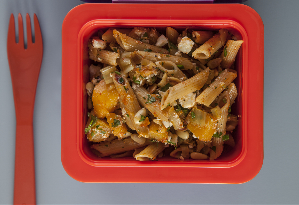 Ζυμαρικά ολικής με κολοκύθα και κουκουνάρι