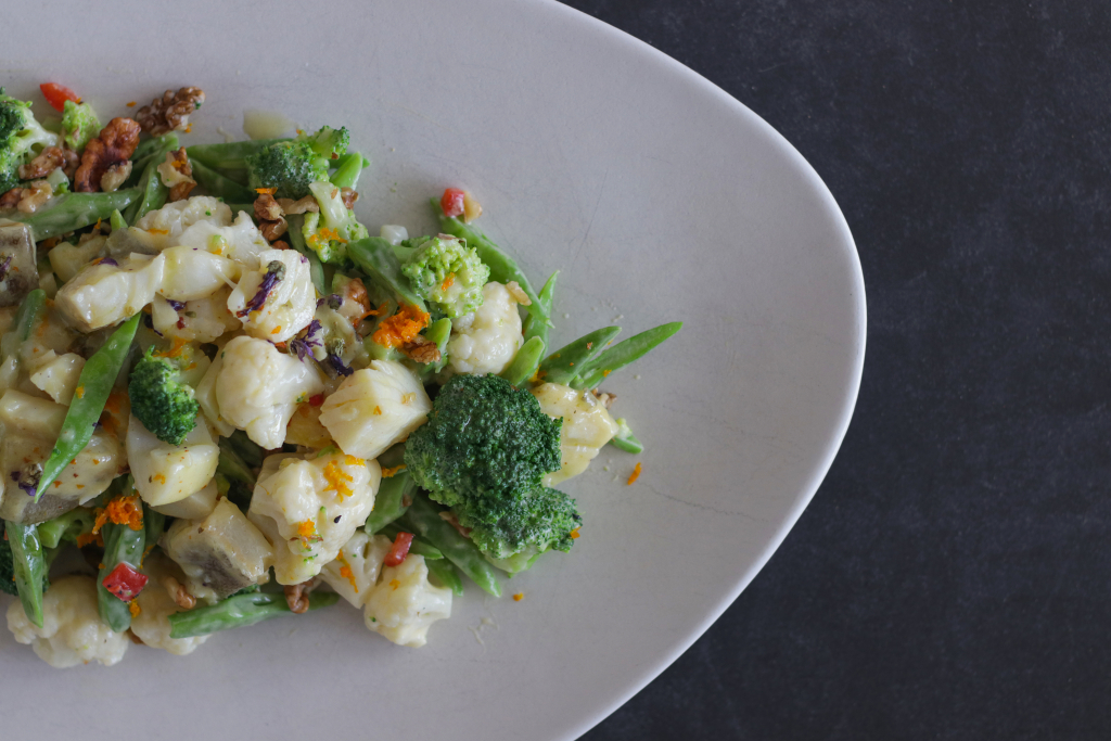 Αλμυρός μπακαλιάρος με μπρόκολο και κουνουπίδι