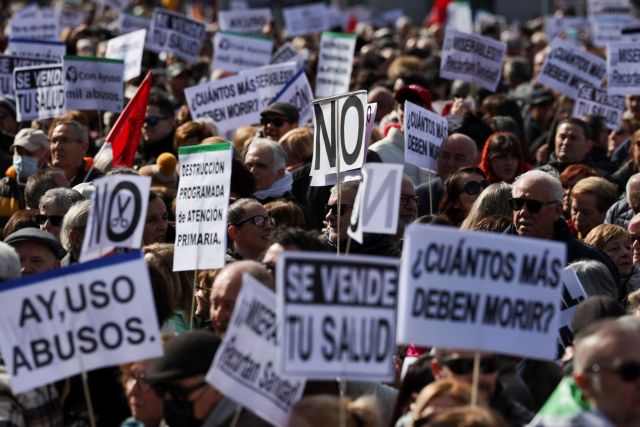 Μαδρίτη: Εκτοντάδες χιλιάδες διαδήλωσαν για τη Δημόσια Υγεία