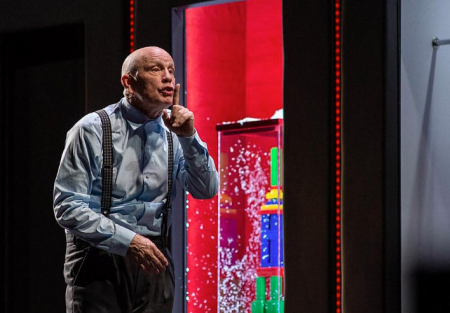 Στη μοναξιά των κάμπων με ξυράφι…