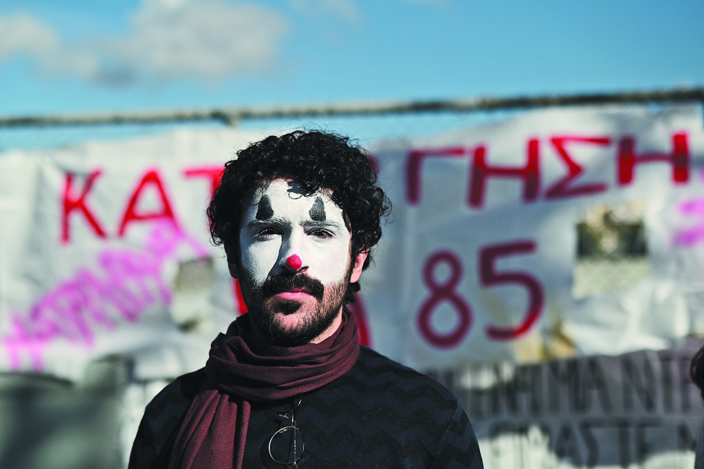 Να κλείνει το θέατρο ή να μην κλείνει; Καλλιτέχνες μιλούν στο ΒΗΜΑ