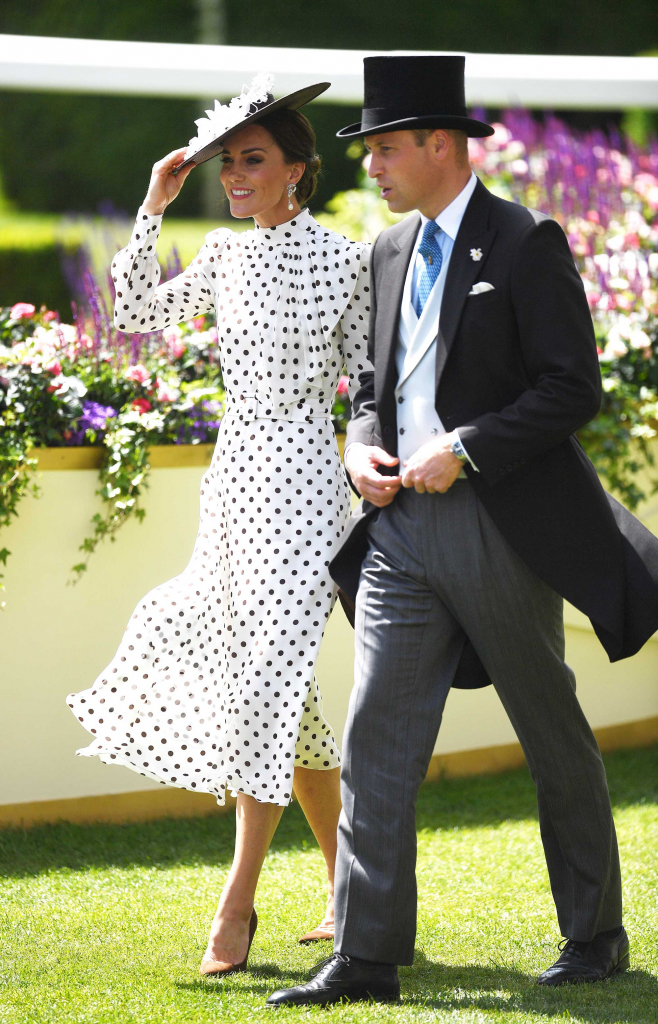 Τα δύο πρόσωπα της Alessandra Rich