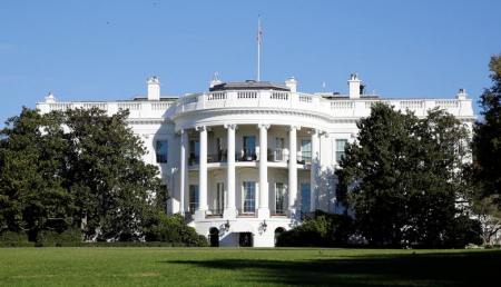 ΗΠΑ: Αναστάτωση προκάλεσε στη φρουρά του Λευκού Οίκου ένας εισβολέας με πάνα