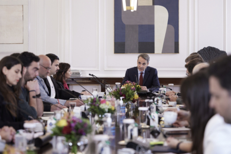 Ολοκληρώθηκε η συνάντηση Μητσοτάκη με καλλιτέχνες – Οι δεσμεύσεις του Πρωθυπουργού