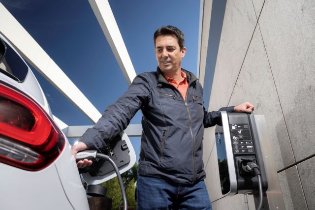 Στην… πρίζα το μέλλον των μεταφορών