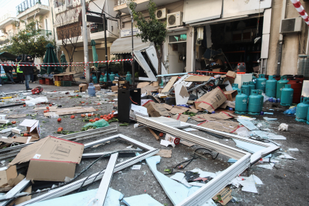 Αιγάλεω: Έκρηξη με δύο τραυματίες σε κατάστημα με φιάλες υγραερίου