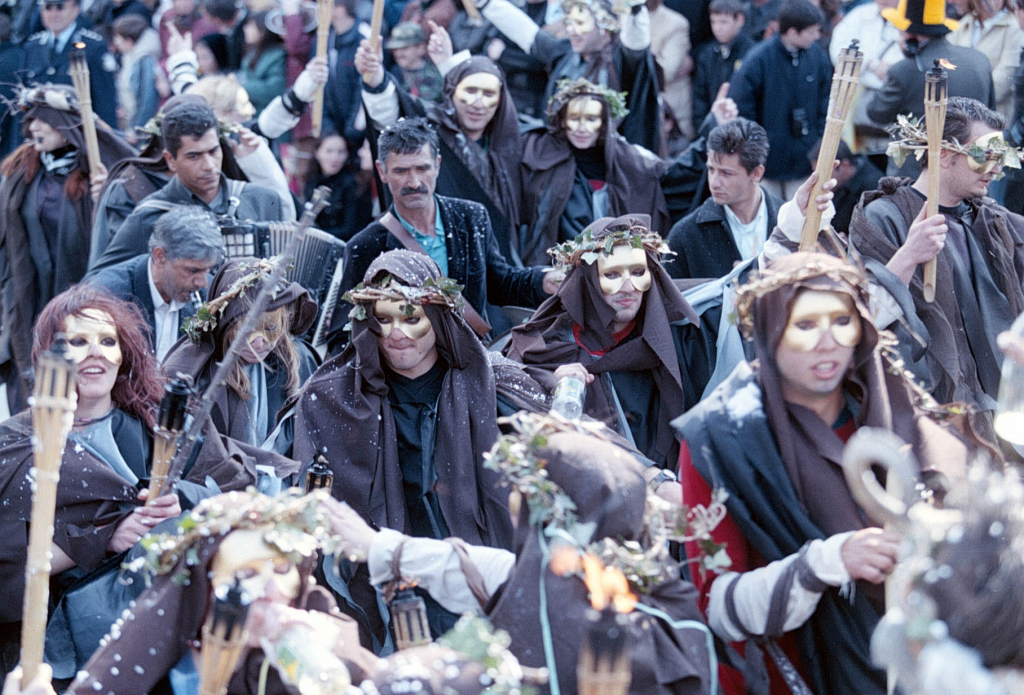 Το ξεφάντωμα των Αποκριών και τα μνημόσυνα των Ψυχοσάββατων