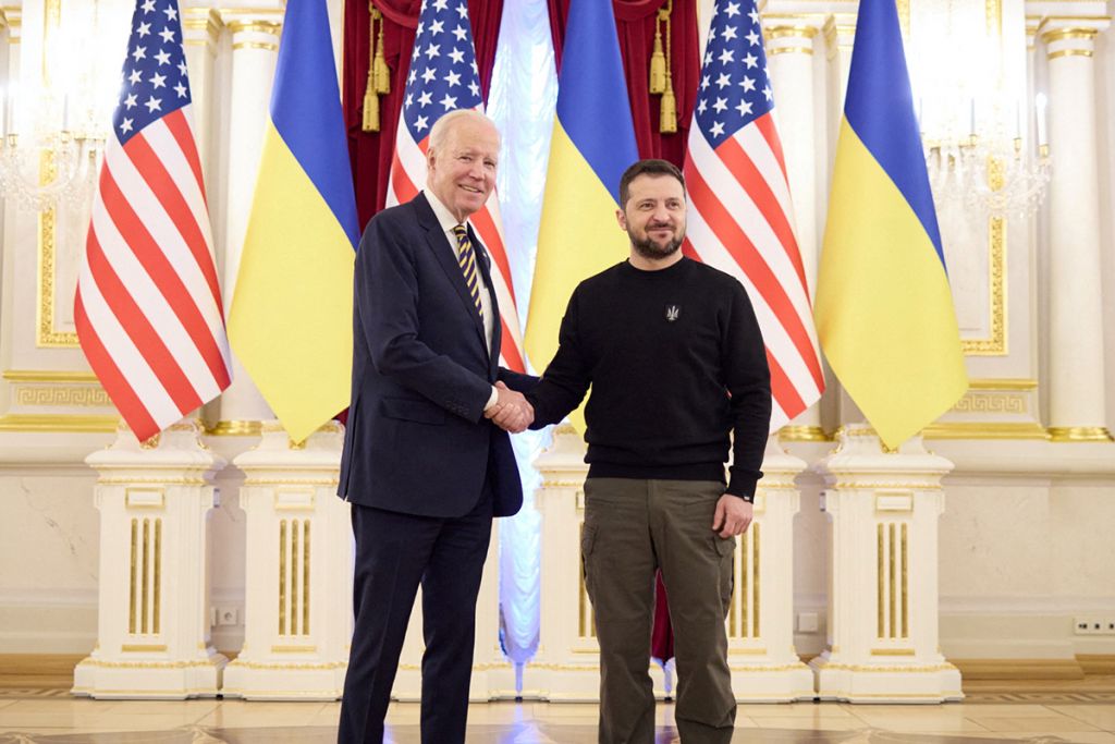 Στο Κίεβο ο Μπάιντεν –  Ανακοινώνει 500 εκ. δολ. στρατιωτική βοήθεια