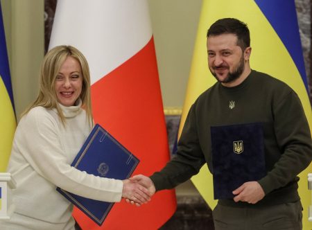 Μελόνι σε Ζελένσκι: Η Ιταλία θα παράσχει κάθε δυνατή στήριξη στην Ουκρανία