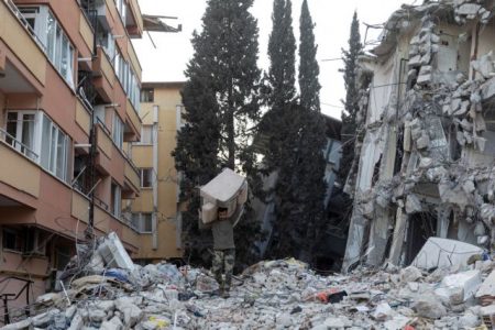 Τουρκία: Τρεις νεκροί και 200 τραυματίες από τους νέους σεισμούς