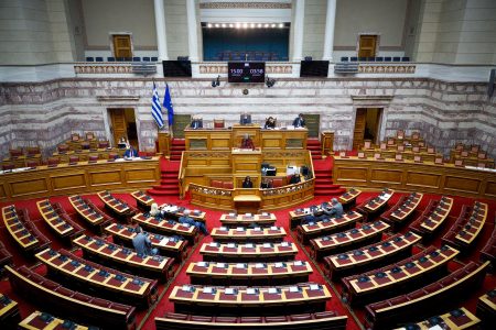 Βουλή: Ψηφίσθηκε το νομοσχέδιο για φορολογικές – τελωνειακές ρυθμίσεις