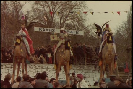 Η σάτιρα και το έθιμο της «περικεφαλαίας» στο καρναβάλι της Αγιάσου