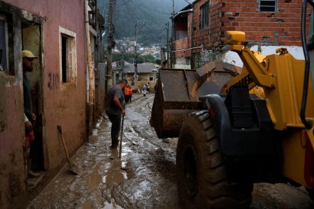 Βραζιλία: 64 οι νεκροί από τις πλημμύρες