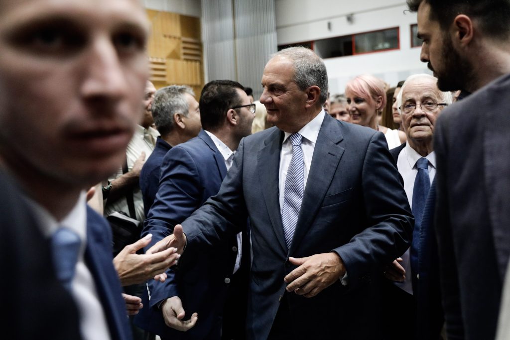 Τι μελετά πραγματικά ο Καραμανλής