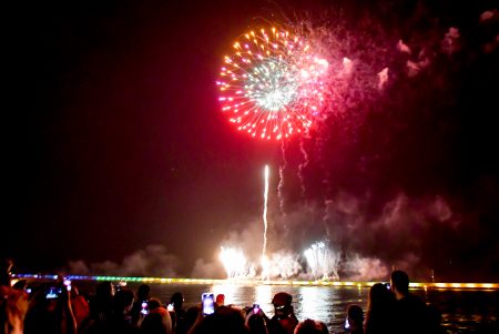 Απόκριες 2023: Εντυπωσιακή η τελετή λήξης του καρναβαλιού στην Πάτρα