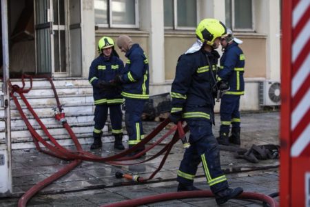 Καλαμαριά: Νεκρός από πυρκαγιά σε είσοδο γυμναστηρίου