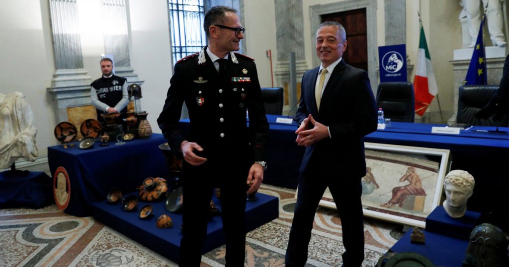 Μάθιου Μπογδάνος, Η Νέμεσις των αρχαιοκαπήλων