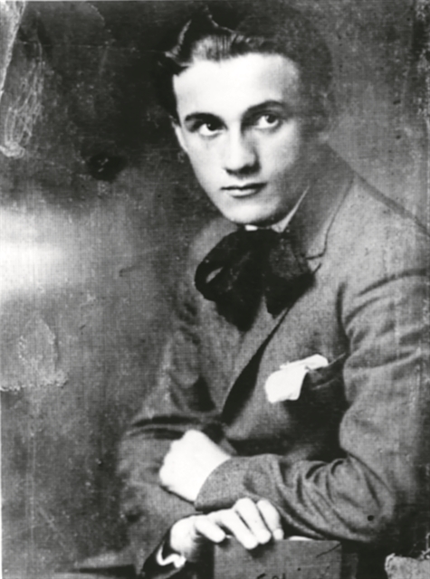 «Σταγόνα νερούκρεμασμένη σεξέκλωνο»