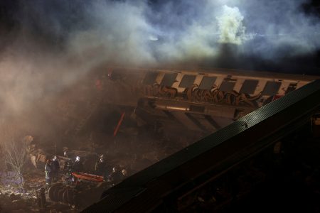 Σύγκρουση τρένων στη Λάρισα – Εκτενείς αναφορές στα διεθνή ΜΜΕ