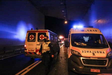 Τέμπη: Ψάχνουν τους οικείους τους στα νοσοκομεία Λάρισας