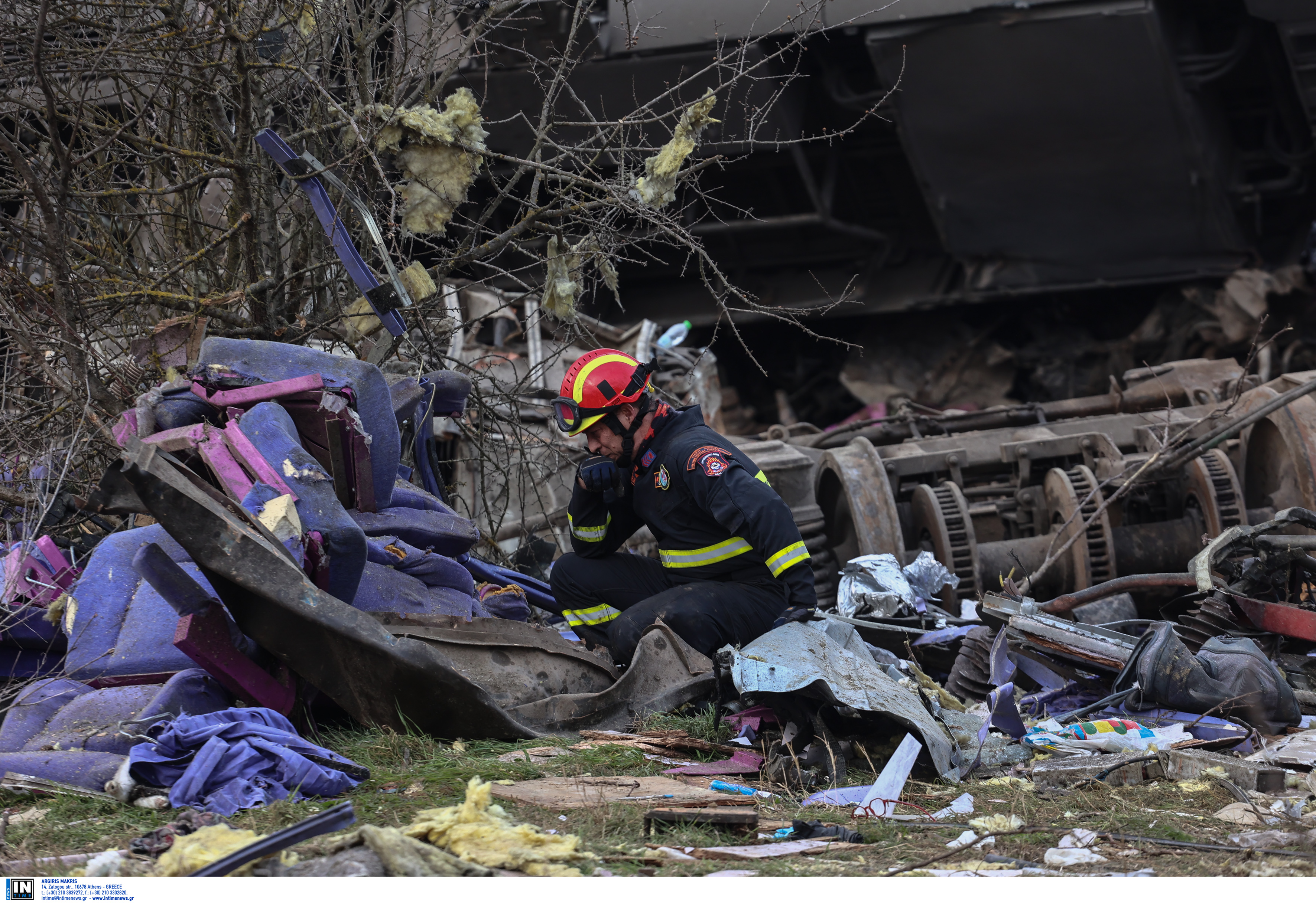 Τέμπη: Αυξάνονται οι νεκροί – Ολονύχτια έρευνα στον τόπο της τραγωδίας