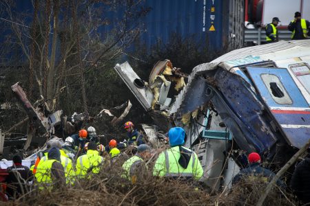 Τέμπη: Δημοσία δαπάνη η κηδεία των θυμάτων της τραγωδίας