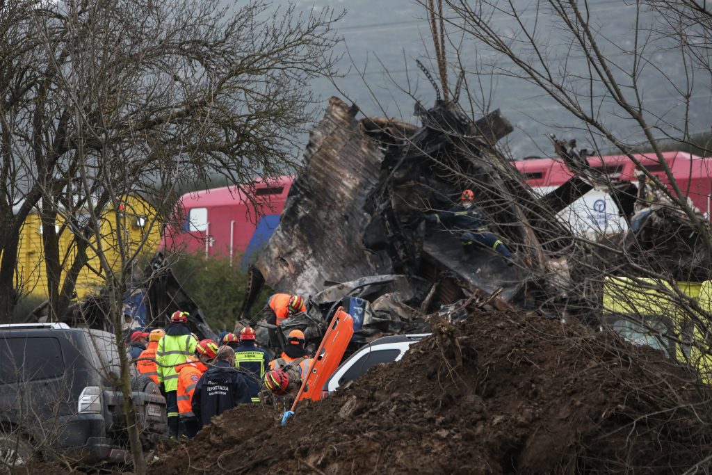 Τέμπη: Γιατί παραμένει ακόμα άγνωστος ο αριθμός των επιβατών 36 ώρες μετά το δυστύχημα