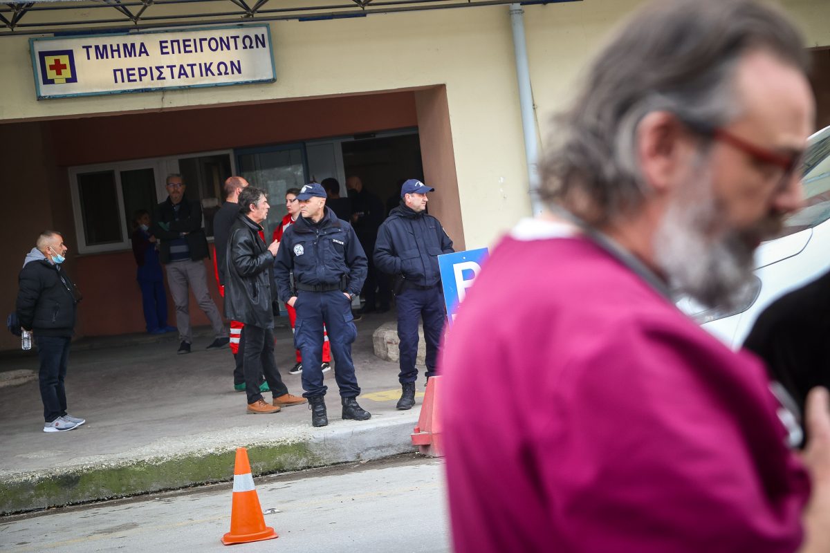 Τέμπη: Σε κρίσιμη κατάσταση τρεις νέοι άνθρωποι