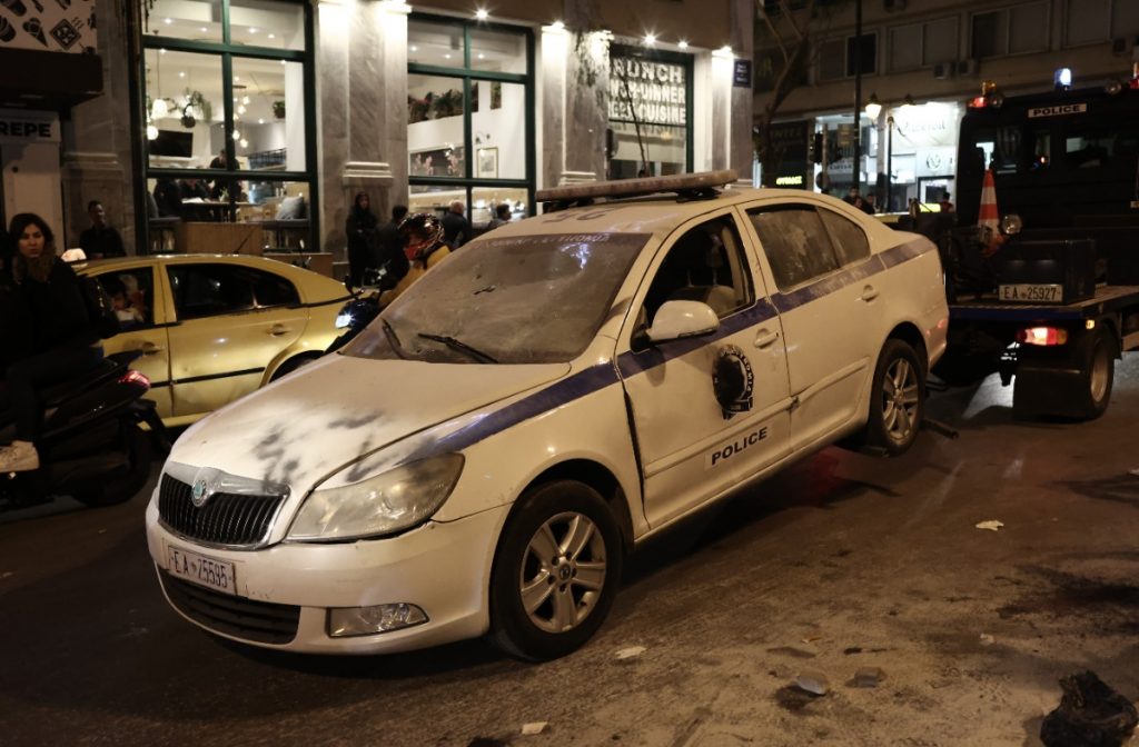 Τέμπη: Επεισόδια στο Σύνταγμα στη διαμαρτυρία για τα θύματα