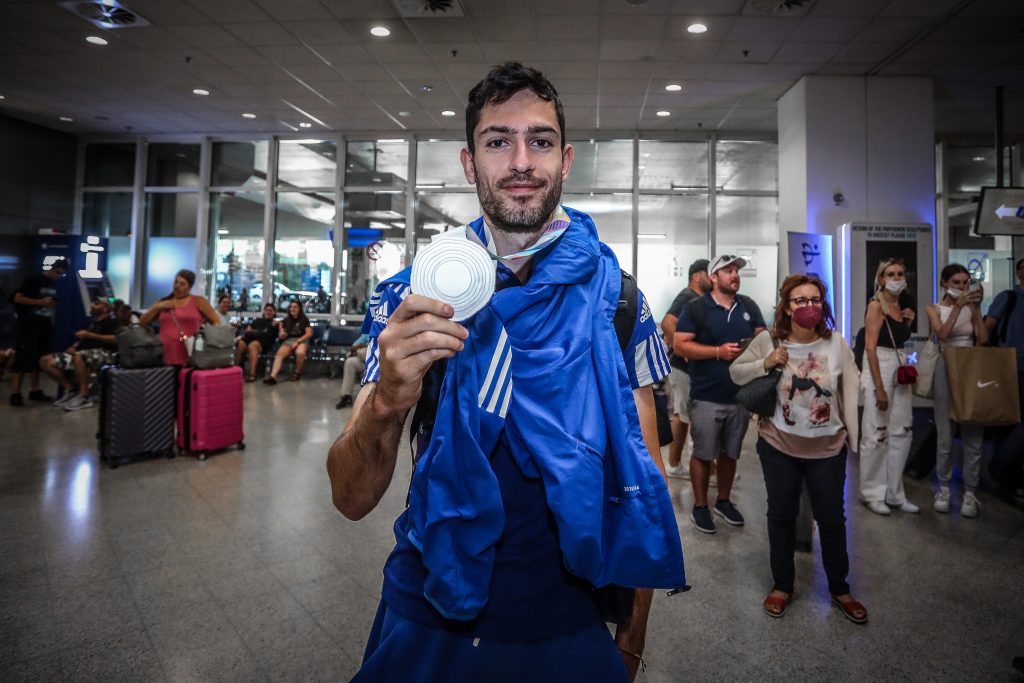 Η Ξάνθου αγόρασε τα παπούτσια του Τεντόγλου για τη στήριξη των σεισμόπληκτων στην Τουρκία