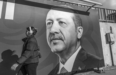 Αλλάζει τα δεδομένα η τορπίλη της Ακσενέρ στο αντιπολιτευτικό μπλοκ