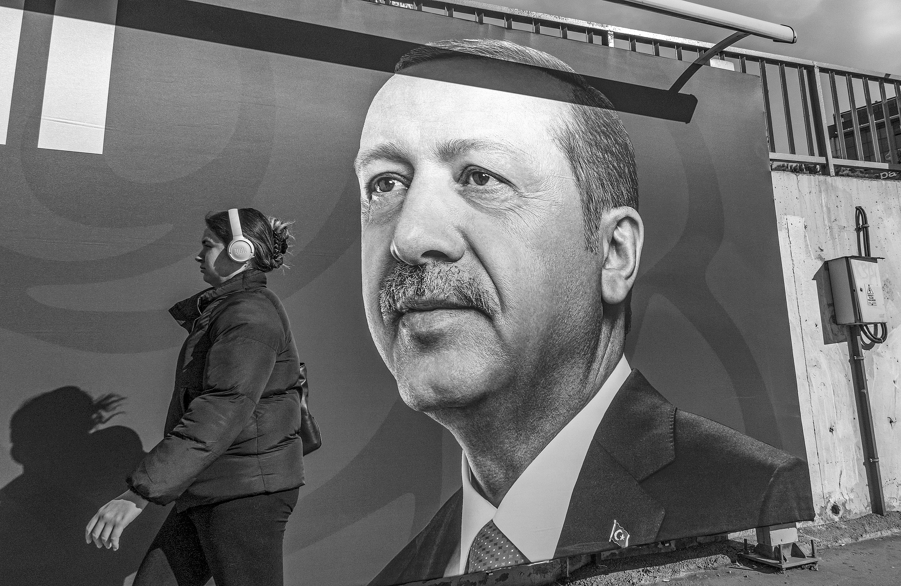 Αλλάζει τα δεδομένα η τορπίλη της Ακσενέρ στο αντιπολιτευτικό μπλοκ