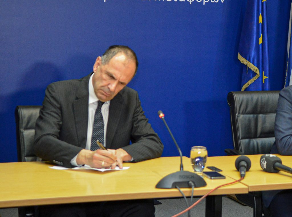 Στα Τέμπη ο Γεραπετρίτης – Τι θα ανακοινώσει την Τετάρτη