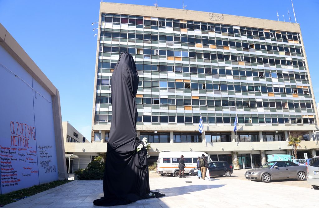 Βουβός θρήνος στο ΑΠΘ για τα θύματα των Τεμπών – Τα μηνύματα των φοιτητών