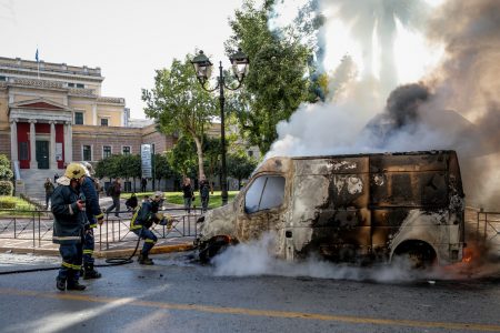 Απεργία: Επεισόδια στο κέντρο της Αθήνας μετά την πορεία