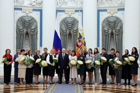Παγκόσμια Ημέρα της Γυναίκας: Ο Πούτιν τίμησε τις γυναίκες που υπηρετούν τη χώρα
