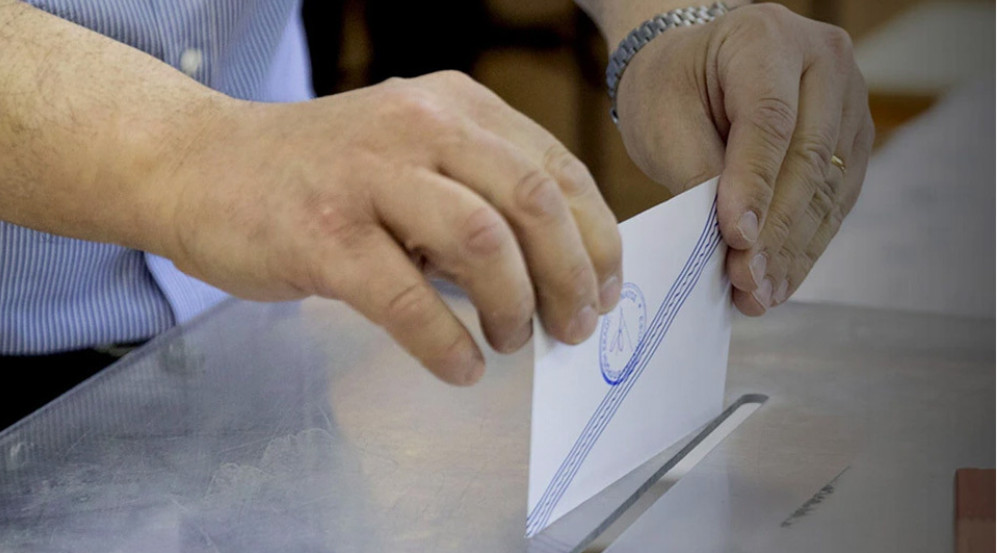 Δημοσκόπηση: Στις 4,6 μονάδες η διαφορά ΝΔ – ΣΥΡΙΖΑ