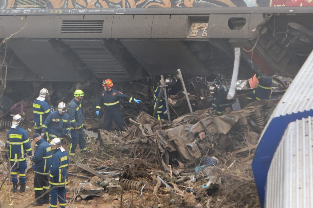 Τέμπη: Πως θα αποζημιωθούν οι οικογένειες- Τα 11 μέτρα που ανακοίνωσε η κυβέρνηση