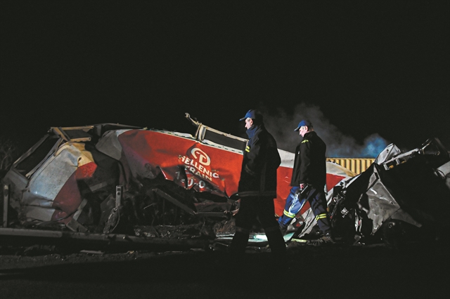 Οι δύο εκτροχιασμοί πριν από τη σύγκρουση και οι γκρίζες ζώνες του ΟΣΕ