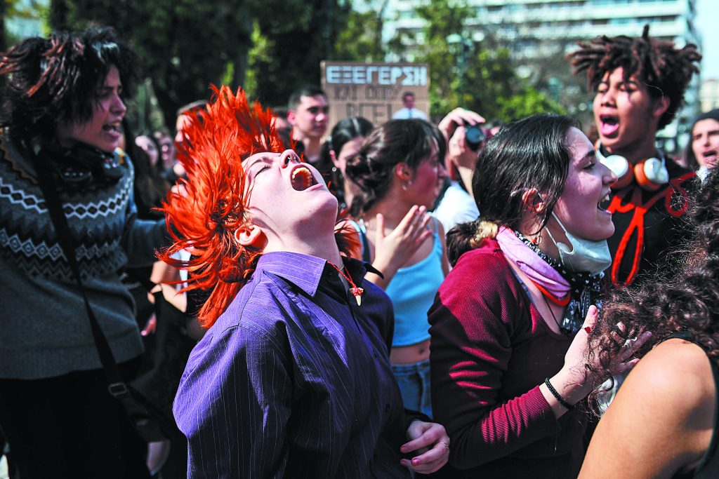 Τέμπη: Ανάμεσα στο πένθος, την οργή και την ευθύνη