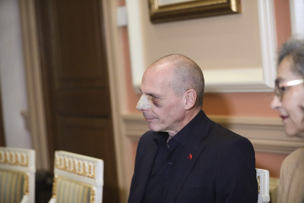 Επίθεση στον Βαρουφάκη: Συνελήφθη ο 19χρονος που είχε προσαχθεί