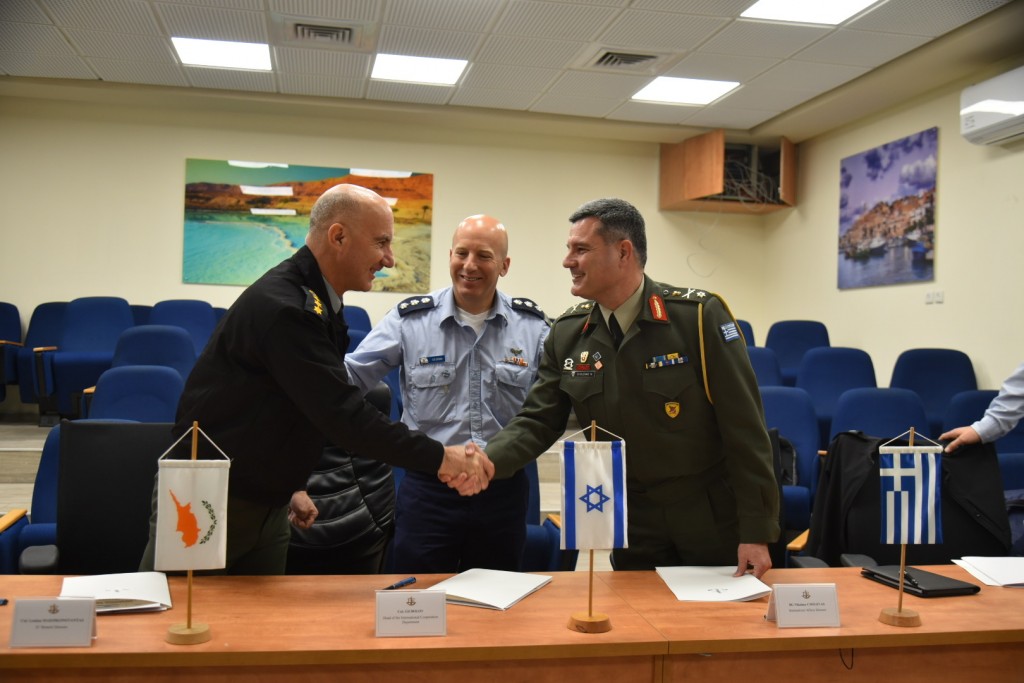 Υπογραφή προγραμμάτων αμυντικής συνεργασίας μεταξύ Κύπρου, Ελλάδας και Ισραήλ