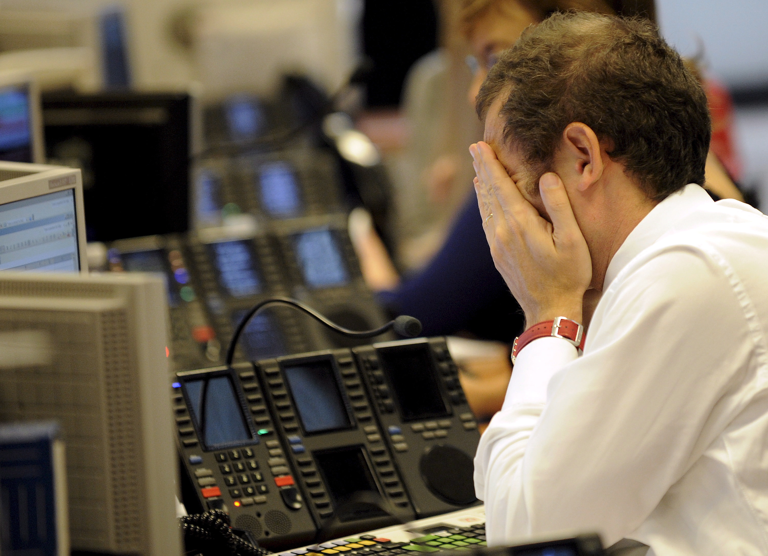 Credit Suisse – UBS: Ισχυρές απώλειες στις αγορές παρά το deal