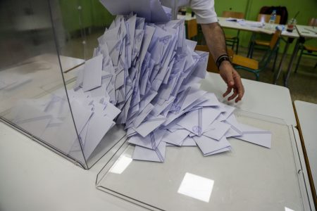 Πότε τελικά θα γίνουν οι εκλογές; Ο Μάιος και τα «τραβηγμένα σενάρια»