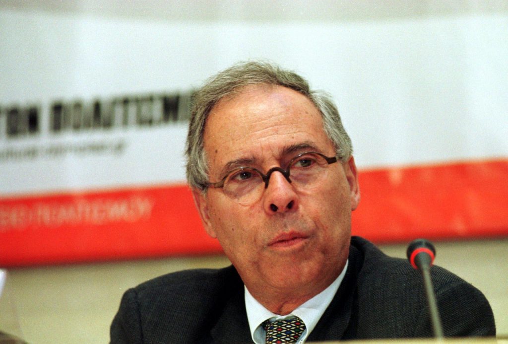 Σπύρος Σημίτης: Ο αγώνας για τα προσωπικά δεδομένα και η αναγνώριση στη Γερμανία