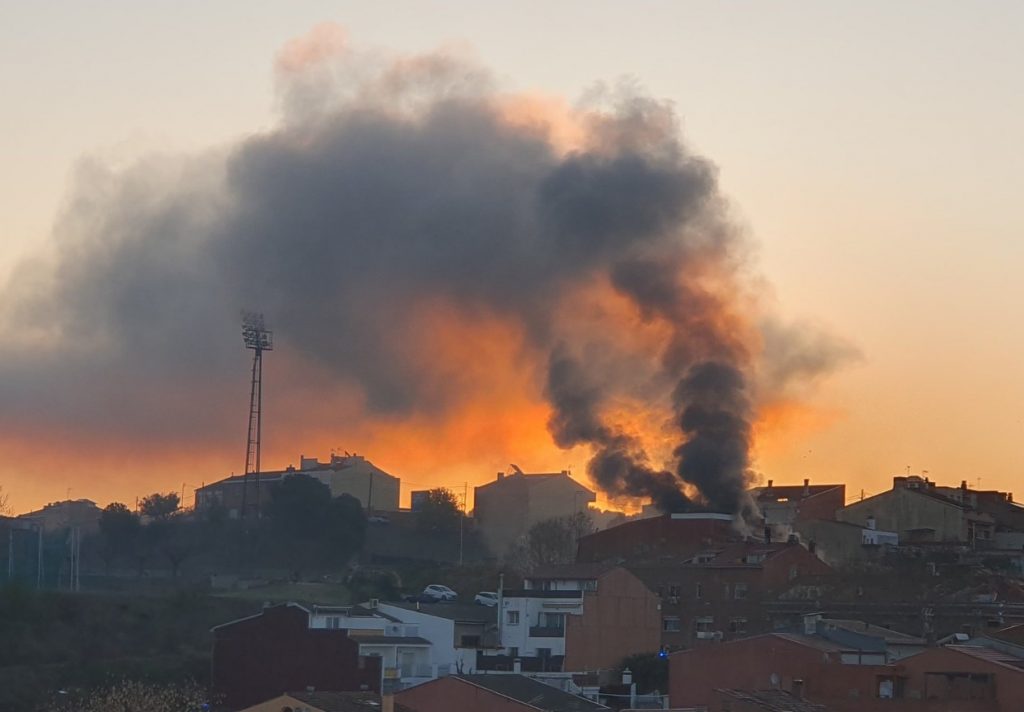 Ισπανία: Τρεις νεκροί από πυρκαγιά σε πολυκατοικία κοντά στη Βαρκελώνη