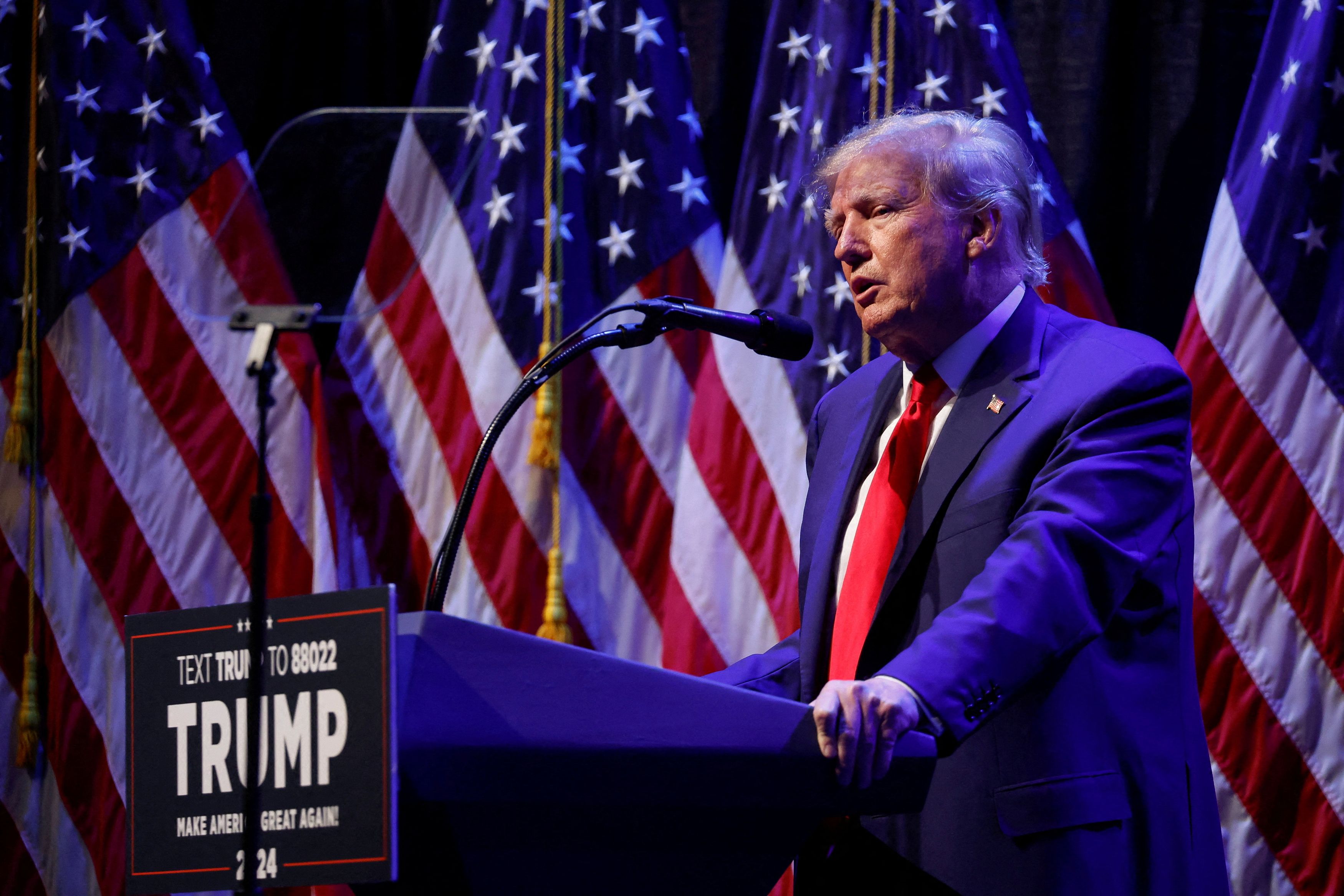 Αναβολή της ποινικής δίωξης Τραμπ