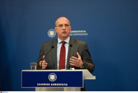 Οικονόμου για Ανδρουλάκη: «Εξωφρενική πολιτικά και θεσμικά ασεβής η θέση του για τον Πρωθυπουργό»