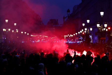 Γαλλία: Συνεχίζονται οι μαζικές διαδηλώσεις για το συνταξιοδοτικό