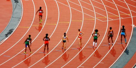 World Athletics: Απαγορεύει τη συμμετοχή διεμφυλικών αθλητριών σε αγώνες γυναικών